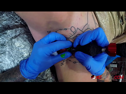 ❤️ U-Sully Savage oshisa izikhotha onama-tattoo okwedlulele wathola i-tattoo ku-clitoris yakhe Izocansi kithi zu.hdpornpics.ru ❌️